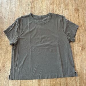 Lululemon classic-fit cotton tee size 6